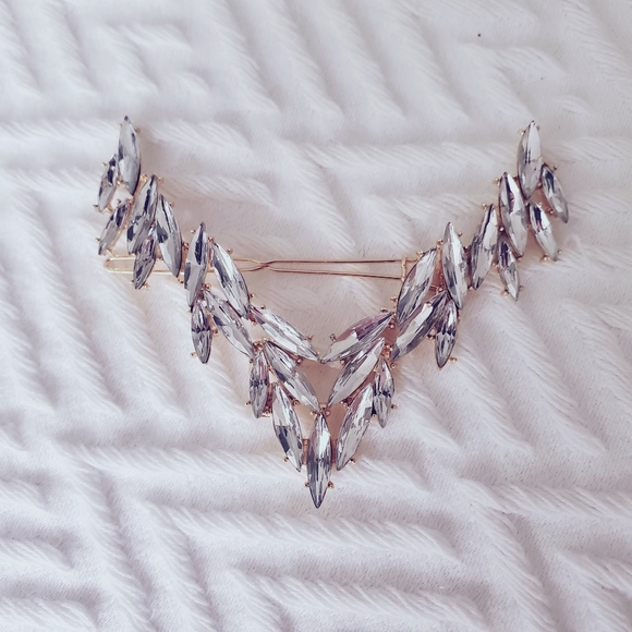 Rhinestone V Shape Wedding Hair Pin Clip- New - Picture 8 of 9